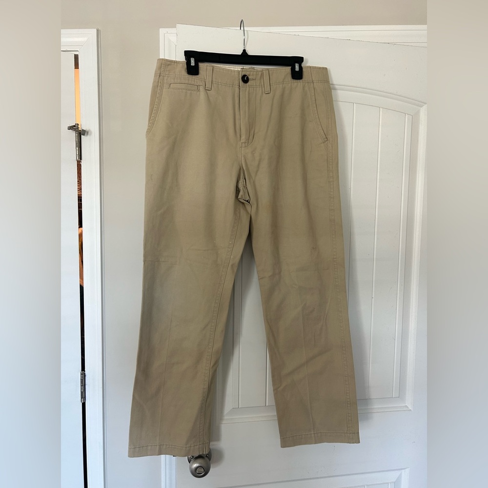American eagle men’s khakis! Relaxed straight size 32 x 30! Great condition!